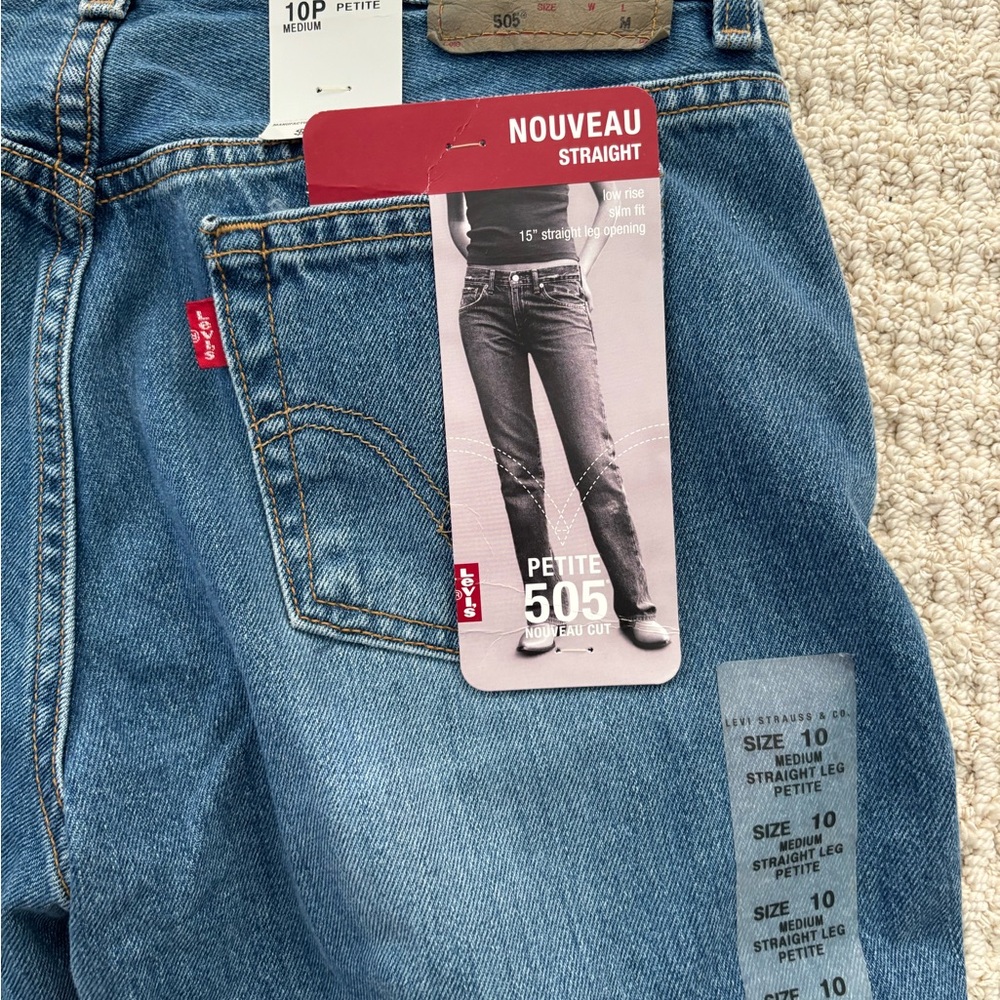 Levi's Women's Straight Leg Blue Jeans - Picture 4 of 4
